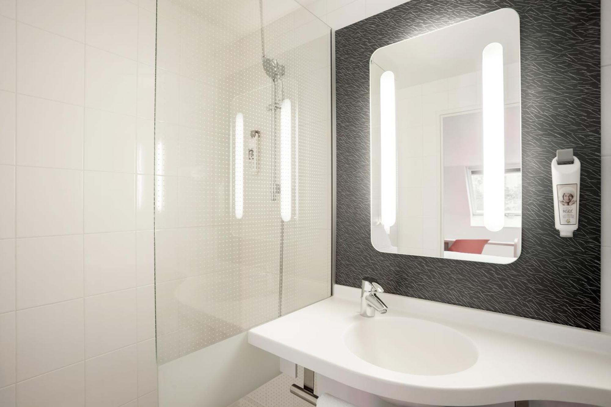 Hotel Ibis Maine Montparnasse Parigi Esterno foto