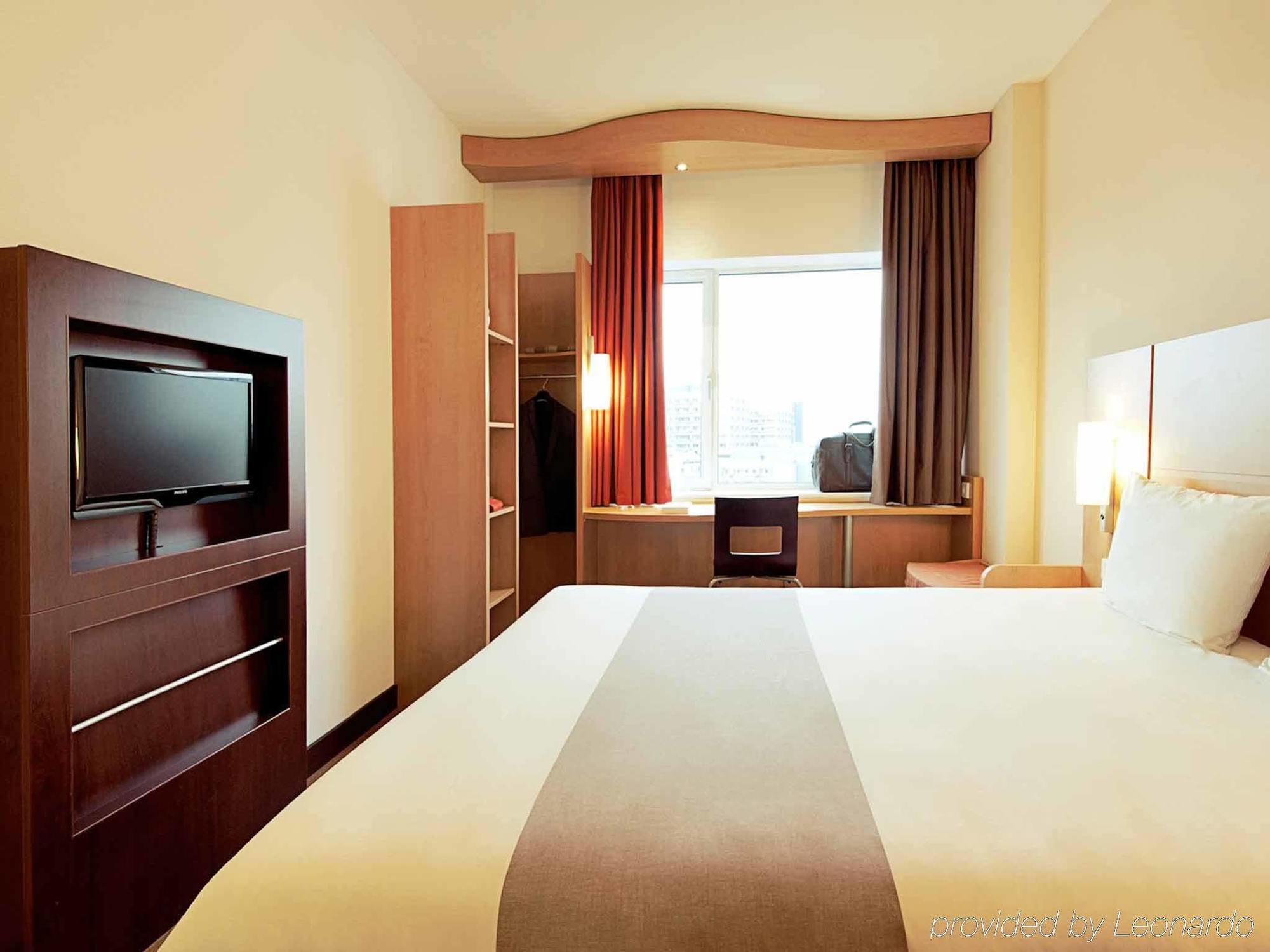 Hotel Ibis Maine Montparnasse Parigi Esterno foto