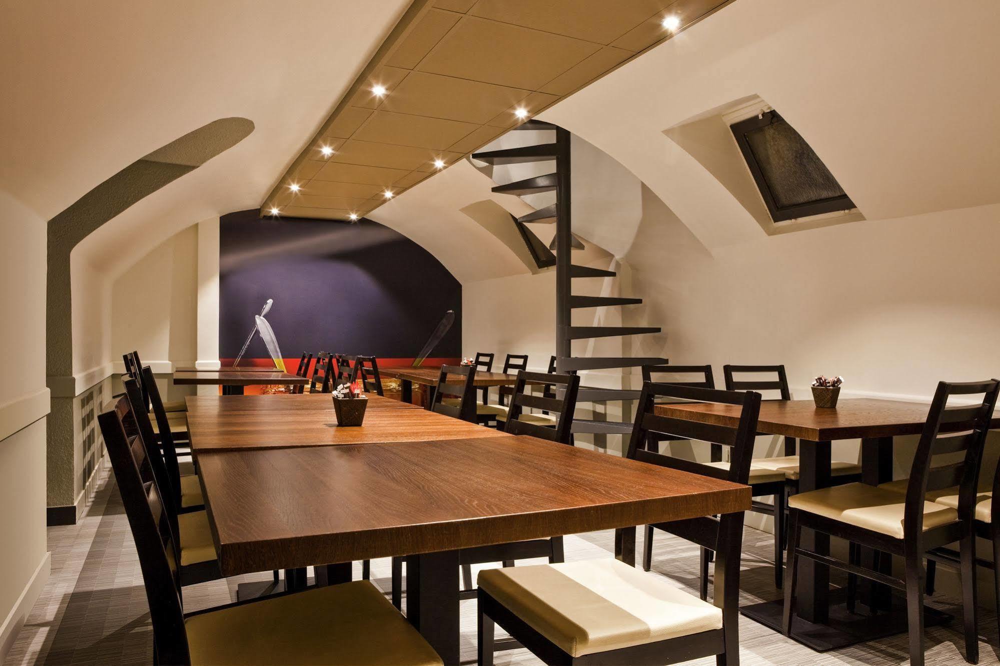 Hotel Ibis Maine Montparnasse Parigi Esterno foto