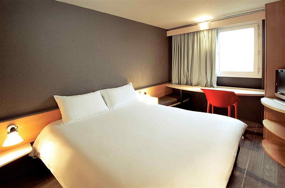 Hotel Ibis Maine Montparnasse Parigi Camera foto
